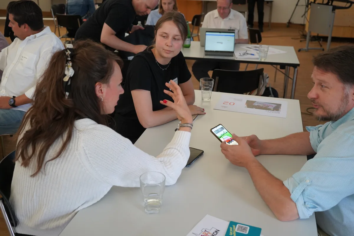 Impressionen vom Hackathon zum Thema «Smart City» im Wetziker «Krone»-Saal.